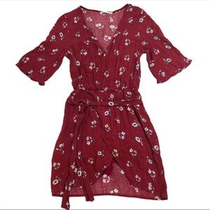 Skylar + Madison [Small] Red Floral V-neck Wrap Front Romper EUC